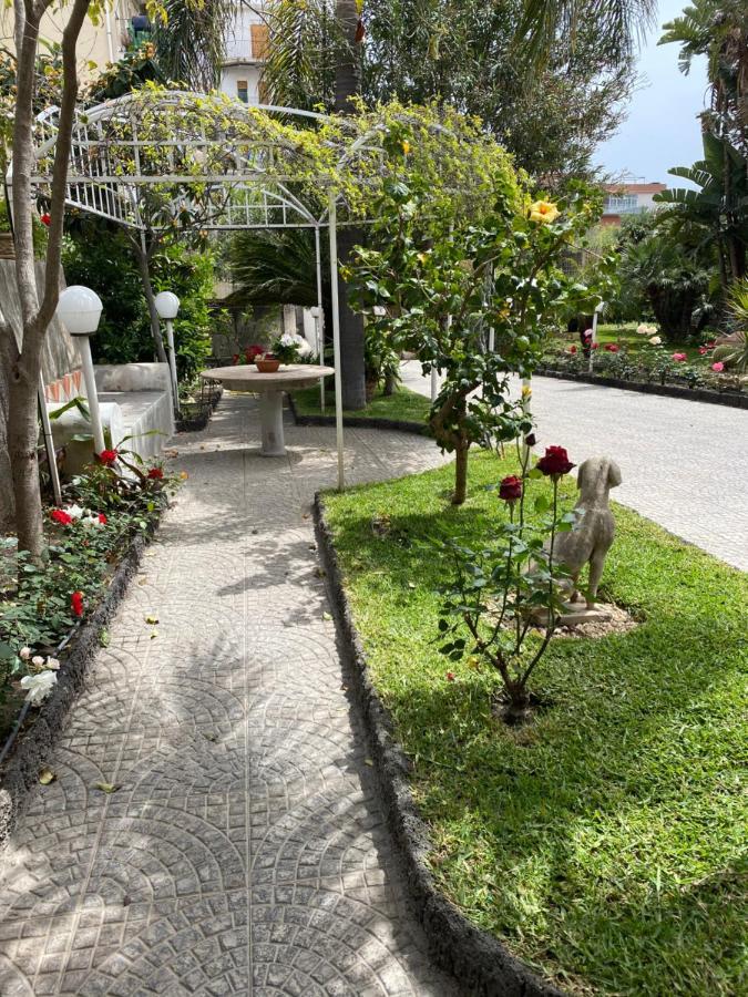Casa Delle Rose Villa คาตาเนีย ภายนอก รูปภาพ