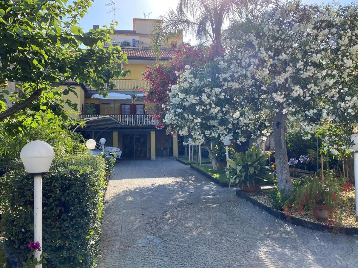 Casa Delle Rose Villa คาตาเนีย ภายนอก รูปภาพ