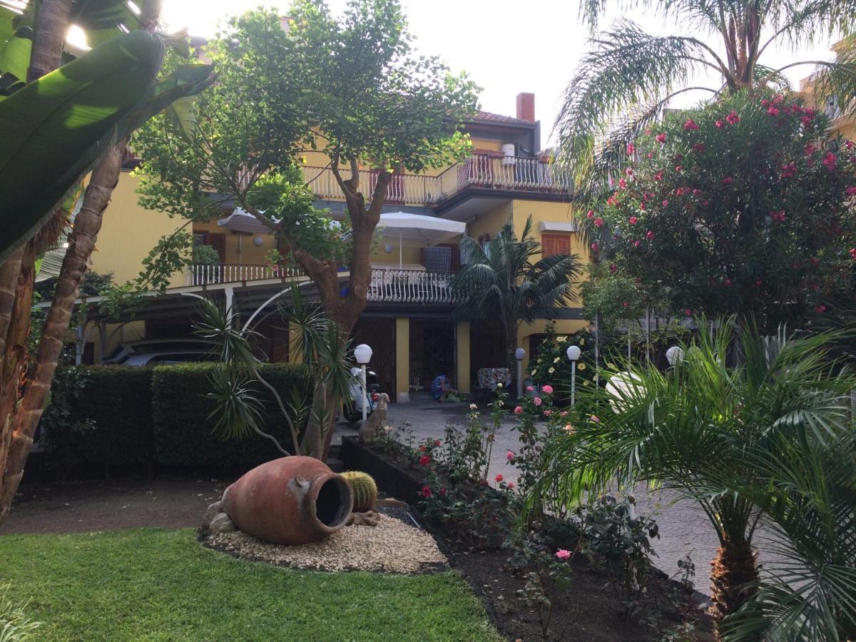 Casa Delle Rose Villa คาตาเนีย ภายนอก รูปภาพ
